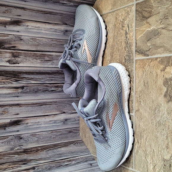 Brooks Shoes - 💙 HP🦋Brooks Adrenaline 20 Tennis Shoes